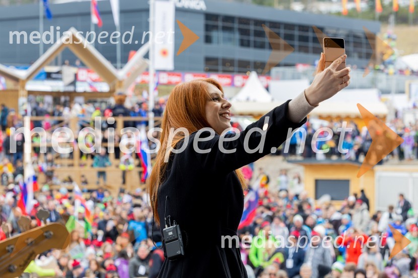  Eva Boto, pevkaPlanica 2023, četrtek