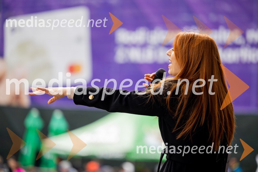  Eva Boto, pevkaPlanica 2023, četrtek