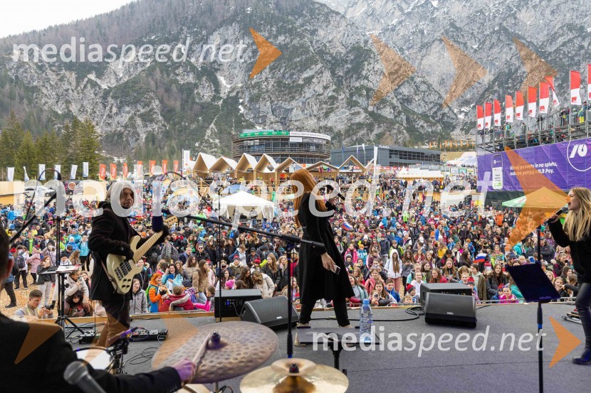  Eva Boto, pevkaDolina pod Poncami ponovno očarala Otroke Triglava