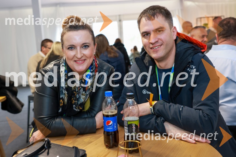  Petra Bezjak Cirman, vršilka dolžnosti direktorja, Urad vlade za komuniciranje;  Andrej Grah Whatmough, generalni direktor RTV SlovenijaRTV Slovenija, srečanje s partnerji v Planici