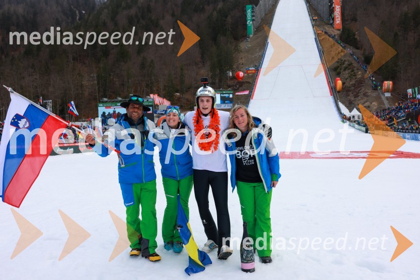  Martin Pavlovčič, gorski vodnik, oče Bora Pavlovčiča;  Tisa  Pavlovčič;   Bor Pavlovčič, smučarski skakalec;  Petra PavlovčičPlanica 2023, petek