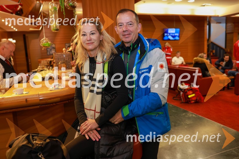  Laura Smrekar, partner, direktorica komuniciranja Competo d.o.o.;  Enzo Smrekar, predsednik uprave Droge Kolinske in glavni direktor strateškega poslovnega področja v Atlantic Grupi, predsednik SZS, podpredsednik Olimpijskega komiteja SlovenijePlanica 2023, sobota