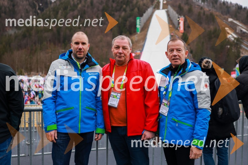  Uroš Zupan, direktor, Smučarska zveza Slovenije ;  Hannes Roither, tiskovni predstavnik, Palfinger;  Enzo Smrekar, predsednik uprave Droge Kolinske in glavni direktor strateškega poslovnega področja v Atlantic Grupi, predsednik SZS, podpredsednik Olimpijskega komiteja SlovenijePlanica 2023, sobota