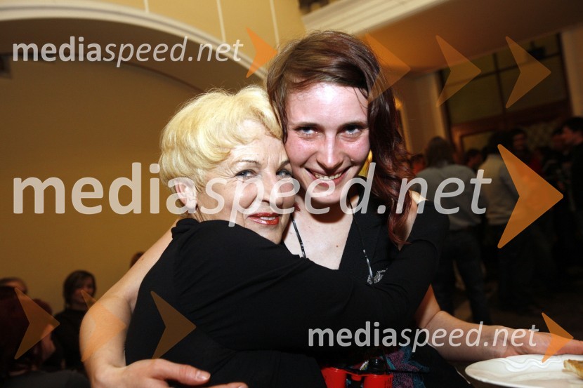 Anica Kumer, igralka SLG Celje in Urška Brodar, dramaturginjaTriko, premiera burke