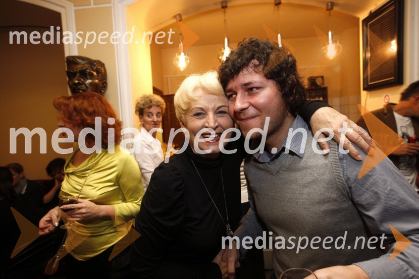 Anica Kumer, igralka SLG Celje in Matej Končan Kleemar, avtor glasbeTriko, premiera burke