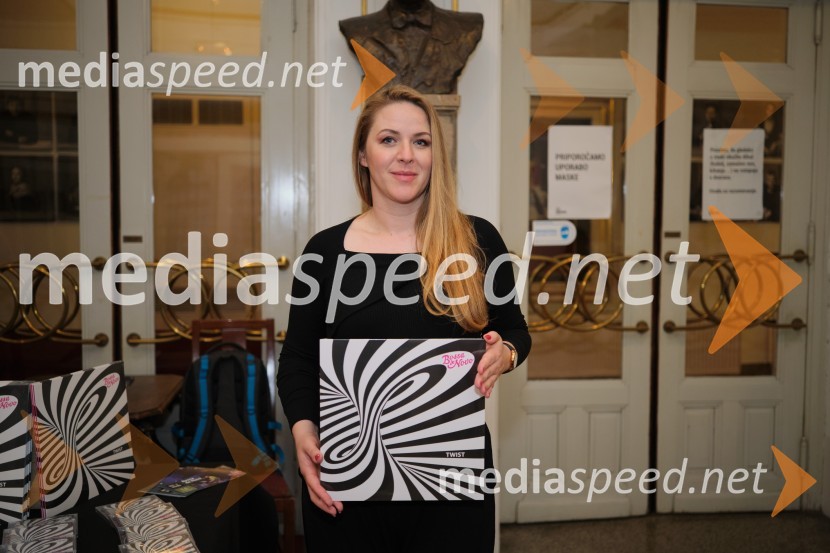  Barbara Svetek, vodja službe za marketing SNG Drama LjubljanaBossa de Novo na odru ljubljanske Drame