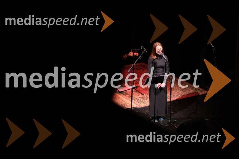  Nina Ivanišin Janežič, igralkaBossa de Novo na odru ljubljanske Drame