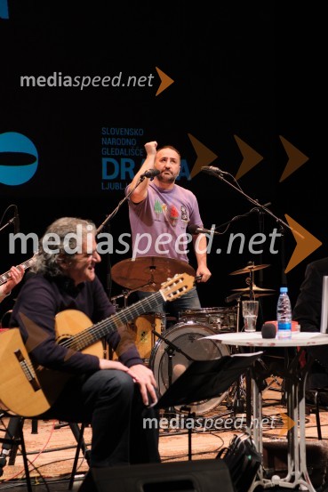  Aljoša Kosor, skupina Bossa de novo;  Sergej Ranđelović, glasbenik, član skupine Bossa de NovoBossa de Novo na odru ljubljanske Drame