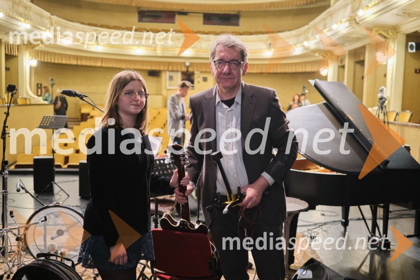  Pavla Smrekar, violistka;  Mitja Vrhovnik Smrekar, skladateljBossa de Novo na odru ljubljanske Drame