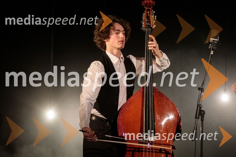  Gal Golob, kontrabas, glasbena zasedba Gugutke53. Teden slovenske drame, sklepna slovesnost s podelitvijo nagrad