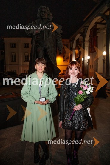  Anja Novak Anjuta, igralka;  Manca Lipoglavšek, asistentka dramaturginje53. Teden slovenske drame, sklepna slovesnost s podelitvijo nagrad