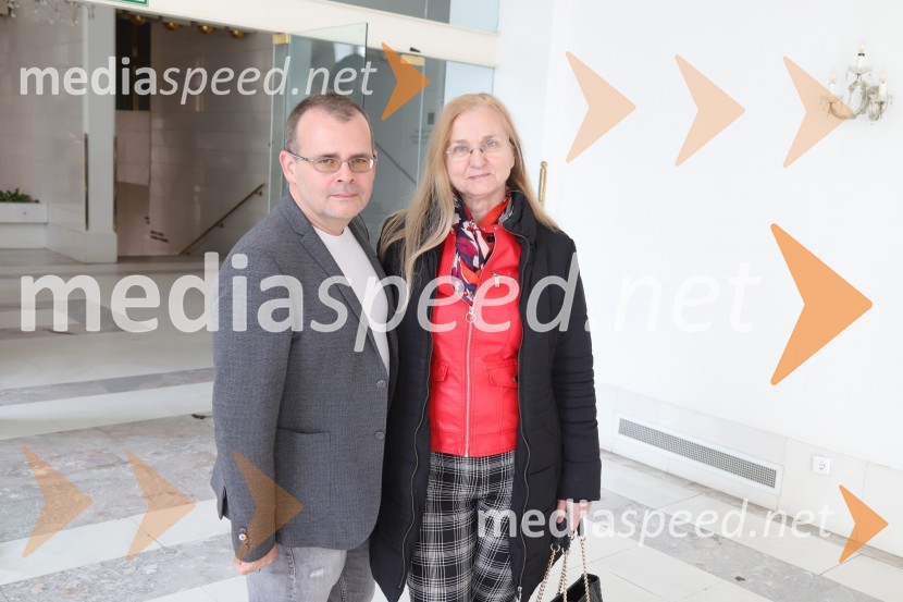  Alan Kavčič, predstavnik za odnose z javnostmi SNG Maribor;  Urška Čop ŠmajgertUživajte, oder je vaš, predpremiera dokumentarnega filma v SNG Maribor
