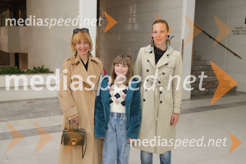  Mateja Planjšek Kristanič, urednica, Vibe247;  ... ;  Bojana Kovačič Zemljič, oblikovalka nakita E2RDUživajte, oder je vaš, predpremiera dokumentarnega filma v SNG Maribor