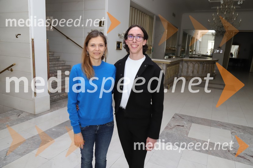  Galina Čajka Kuhar, baletna solistka;  Maro Vranaričič, baletni plesalecUživajte, oder je vaš, predpremiera dokumentarnega filma v SNG Maribor