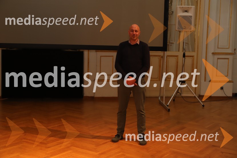  Andraž Poschl, odgovorni urednik kulturnega in umetniškega programa RTV SlovenijaUživajte, oder je vaš, predpremiera dokumentarnega filma v SNG Maribor