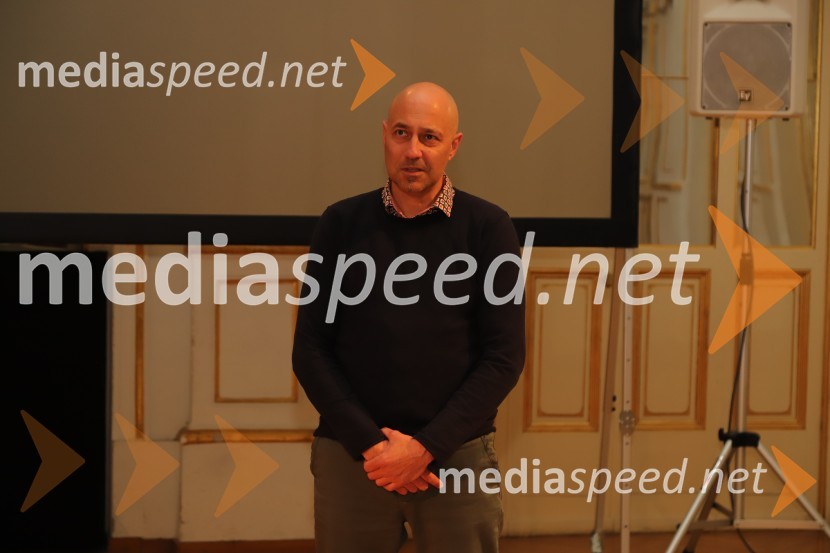  Andraž Poschl, odgovorni urednik kulturnega in umetniškega programa RTV SlovenijaUživajte, oder je vaš, predpremiera dokumentarnega filma v SNG Maribor