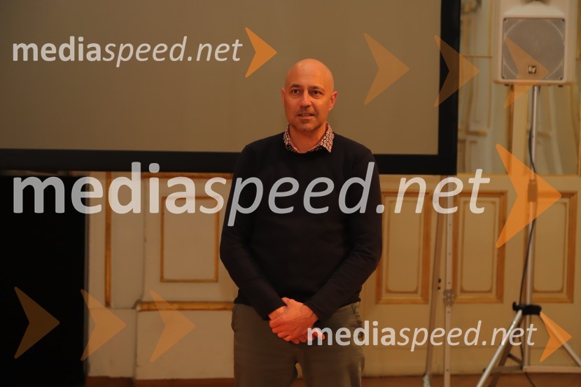  Andraž Poschl, odgovorni urednik kulturnega in umetniškega programa RTV SlovenijaUživajte, oder je vaš, predpremiera dokumentarnega filma v SNG Maribor