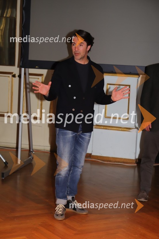  Edward Clug, umetniški direktor, Balet SNG MariborUživajte, oder je vaš, predpremiera dokumentarnega filma v SNG Maribor