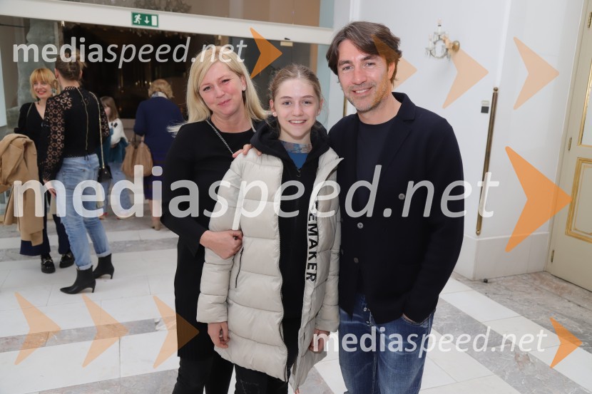  Pia Clug, baletna plesalka;  ... ;  Edward Clug, umetniški direktor, Balet SNG MariborUživajte, oder je vaš, predpremiera dokumentarnega filma v SNG Maribor