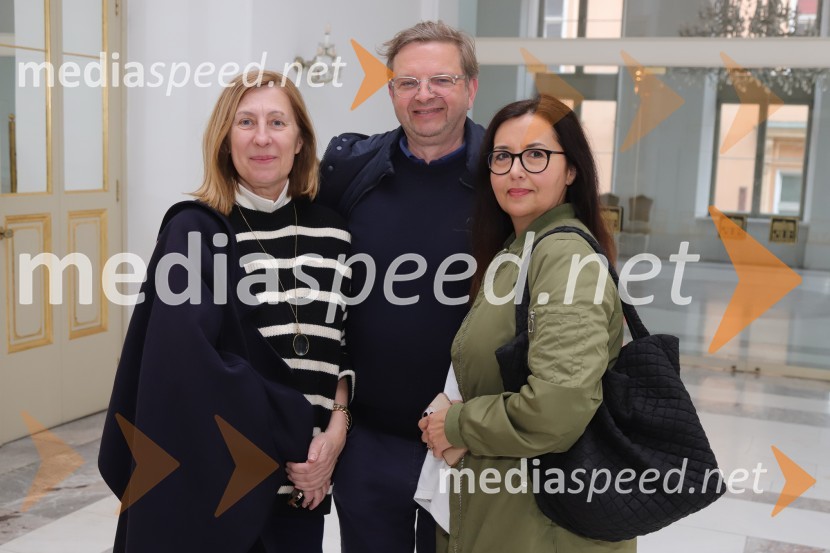  Andreja Japelj;  Marko Japelj, scenograf;  Ksenija Mišič, igralkaUživajte, oder je vaš, predpremiera dokumentarnega filma v SNG Maribor