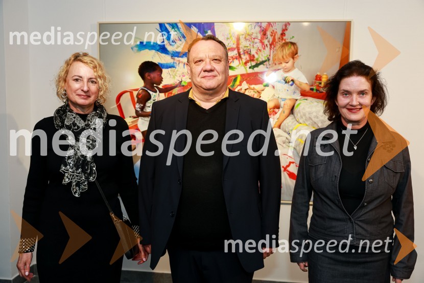  Mira Ulčar;  ... ;  Petra  Bizilj Silva, kustosinja Generali galerijeOdprtje fotografske razstave Petra Uhana v Generali galeriji