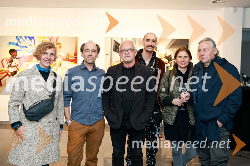  Apolonija Simon, umetnica;  Peter Uhan, fotograf;  ... ;  ... ;  ... ;  ... Odprtje fotografske razstave Petra Uhana v Generali galeriji