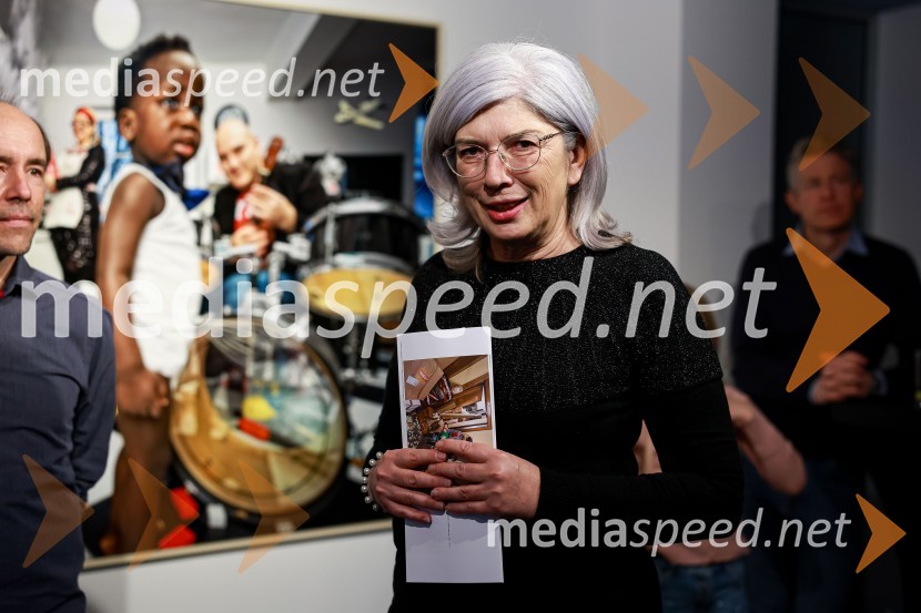  Olga  Pejović, predstavnica za odnose z javnostmi, GeneraliOdprtje fotografske razstave Petra Uhana v Generali galeriji