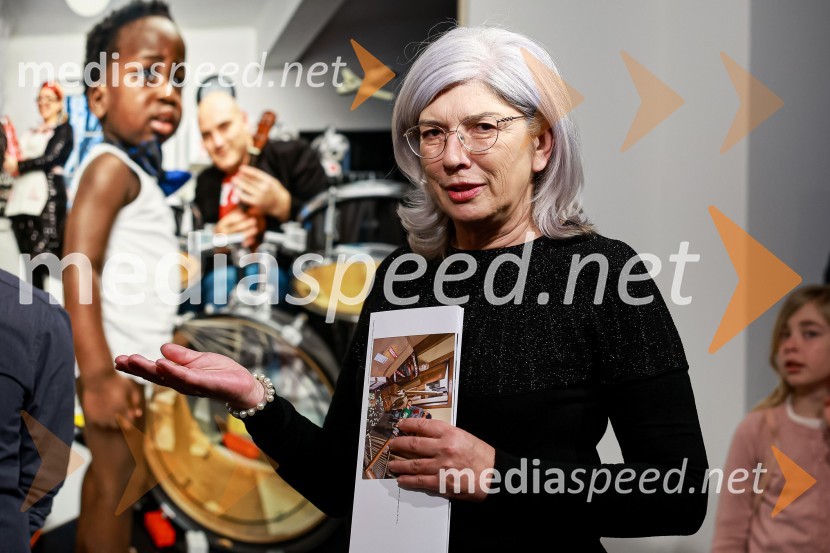  Olga  Pejović, predstavnica za odnose z javnostmi, GeneraliOdprtje fotografske razstave Petra Uhana v Generali galeriji