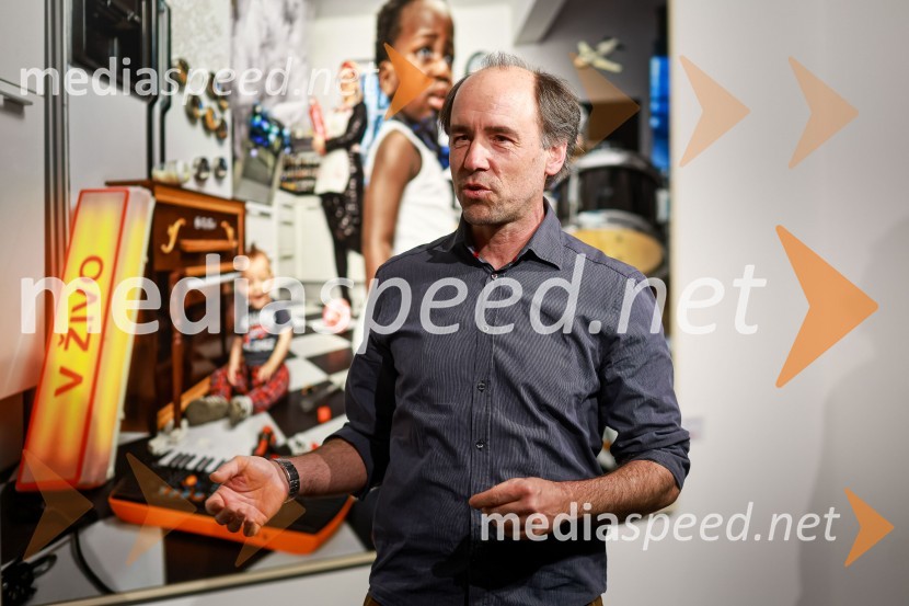  Peter Uhan, fotografOdprtje fotografske razstave Petra Uhana v Generali galeriji