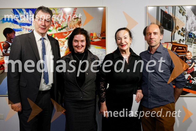  Matija Šenk, član uprave, Generali;  Petra  Bizilj Silva, kustosinja Generali galerije;  Polona Vetrih, igralka;  Peter Uhan, fotografOdprtje fotografske razstave Petra Uhana v Generali galeriji