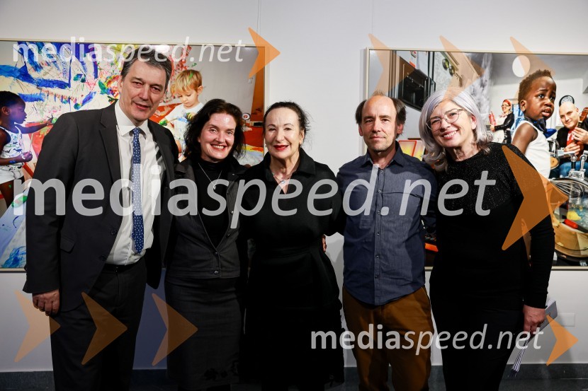  Matija Šenk, član uprave, Generali;  Petra  Bizilj Silva, kustosinja Generali galerije;  Polona Vetrih, igralka;  Peter Uhan, fotograf;  Olga  Pejović, predstavnica za odnose z javnostmi, GeneraliOdprtje fotografske razstave Petra Uhana v Generali galeriji