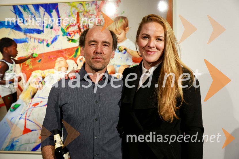  Peter Uhan, fotograf;  Barbara Svetek, vodja službe za marketing SNG Drama LjubljanaOdprtje fotografske razstave Petra Uhana v Generali galeriji