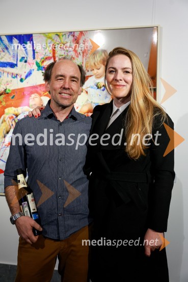  Peter Uhan, fotograf;  Barbara Svetek, vodja službe za marketing SNG Drama LjubljanaOdprtje fotografske razstave Petra Uhana v Generali galeriji
