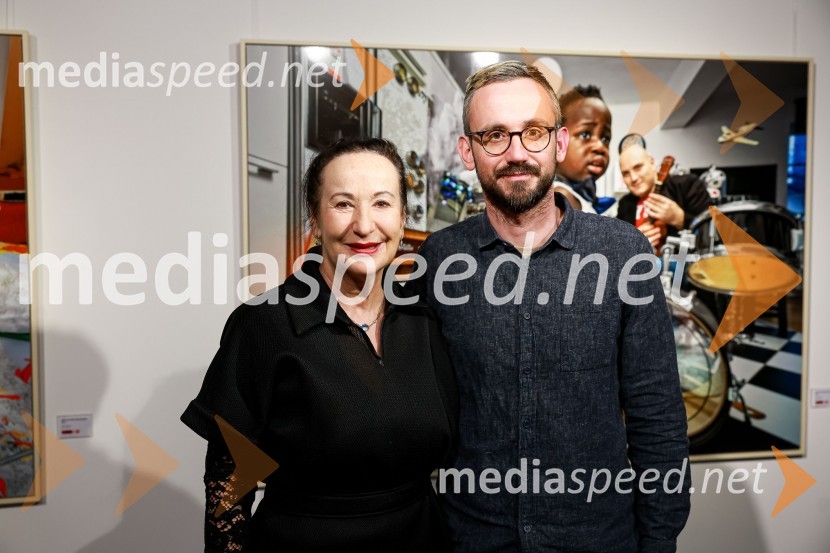  Polona Vetrih, igralka;  Jernej Pristov, vodja službe za odnose z javnostmi SNG Drama LjubljanaOdprtje fotografske razstave Petra Uhana v Generali galeriji