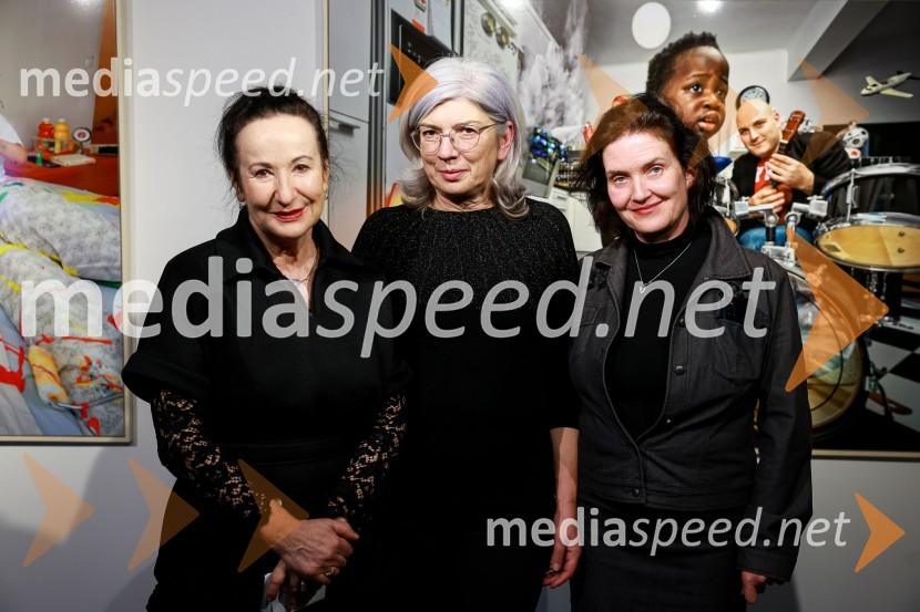  Polona Vetrih, igralka;  Olga  Pejović, predstavnica za odnose z javnostmi, Generali;  Petra  Bizilj Silva, kustosinja Generali galerijeOdprtje fotografske razstave Petra Uhana v Generali galeriji