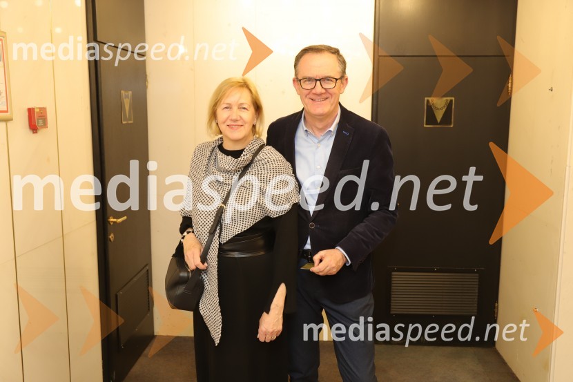  Nevenka Medved, Europlakat; dr. Zoran Medved, odgovorni urednik, TV MariborKako sem se naučila voziti, premiera drame v SNG Maribor