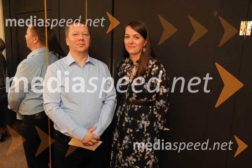  Matjaž Partlič, SNG Maribor;  Špela Lešnik, producentka Drame SNG MariborKako sem se naučila voziti, premiera drame v SNG Maribor