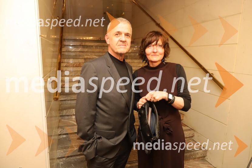  Uroš Skuhala, direktor Območne enote Maribor Zavarovalnice Triglav;  Sabina ŽajaKako sem se naučila voziti, premiera drame v SNG Maribor