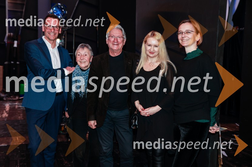  ... ;  ... ;  ... ;  Tina Šrot, novinarka uredništva oddaj o kulturi na TVS;  Sonja Kerin Krek, arhivistka, SNG Opera in balet LjubljanaLjubezen, premiera baleta v SNG Opera in balet Ljubljana