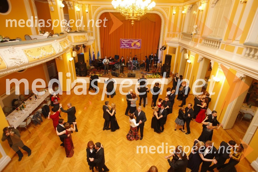 Tradicionalni Valčkov ples 2009 v Narodnem domu CeljeTradicionalni valčkov ples 2009
