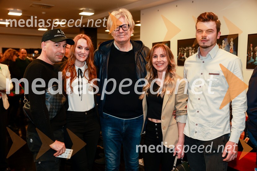  ... ;  ... ;  Damir Zlatar Frey, režiser;  ... ;  ... Sanja Valentin, premiera glasbeno - plesne komedije v Gledališču Koper