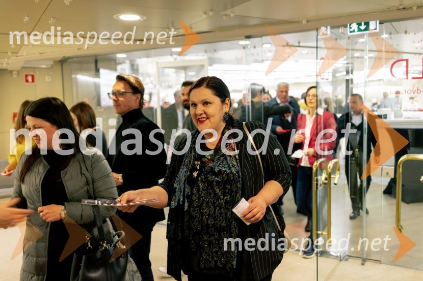  Uršula Cetinski, generalna direktorica, Cankarjev domWim Vandekeybus / Ultima Vez & KVS: roke se ne dotikajo tvojega dragocenega mene, plesna predstava v Cankarjevem domu