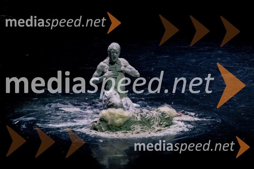 Wim Vandekeybus / Ultima Vez & KVS: roke se ne dotikajo tvojega dragocenega mene, plesna predstava v Cankarjevem domu