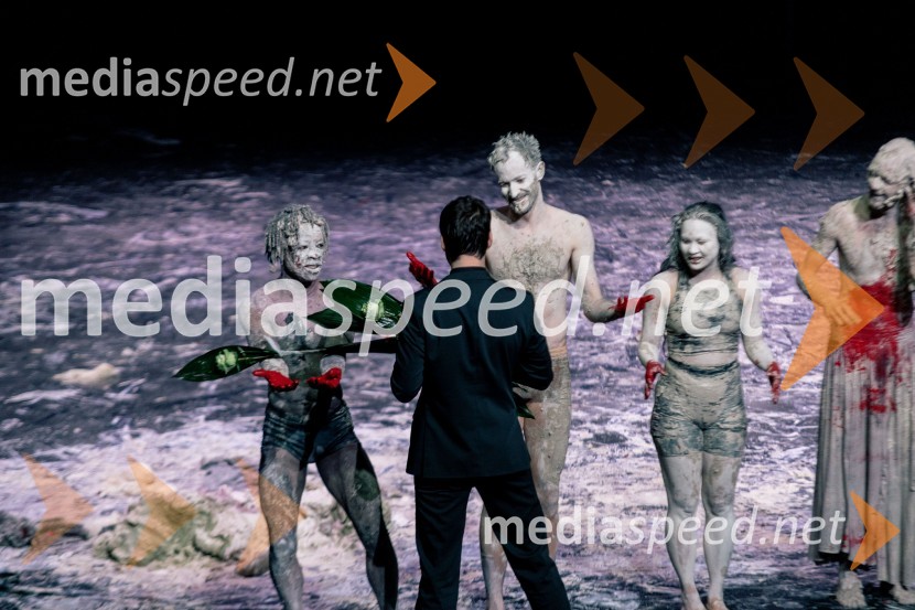 Wim Vandekeybus / Ultima Vez & KVS: roke se ne dotikajo tvojega dragocenega mene, plesna predstava v Cankarjevem domu