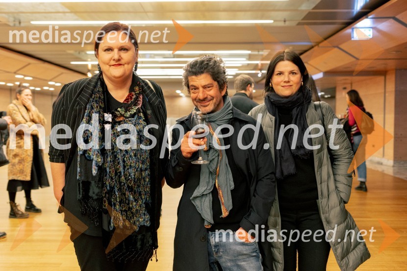  Uršula Cetinski, generalna direktorica, Cankarjev dom;  ... ;  ... Wim Vandekeybus / Ultima Vez & KVS: roke se ne dotikajo tvojega dragocenega mene, plesna predstava v Cankarjevem domu