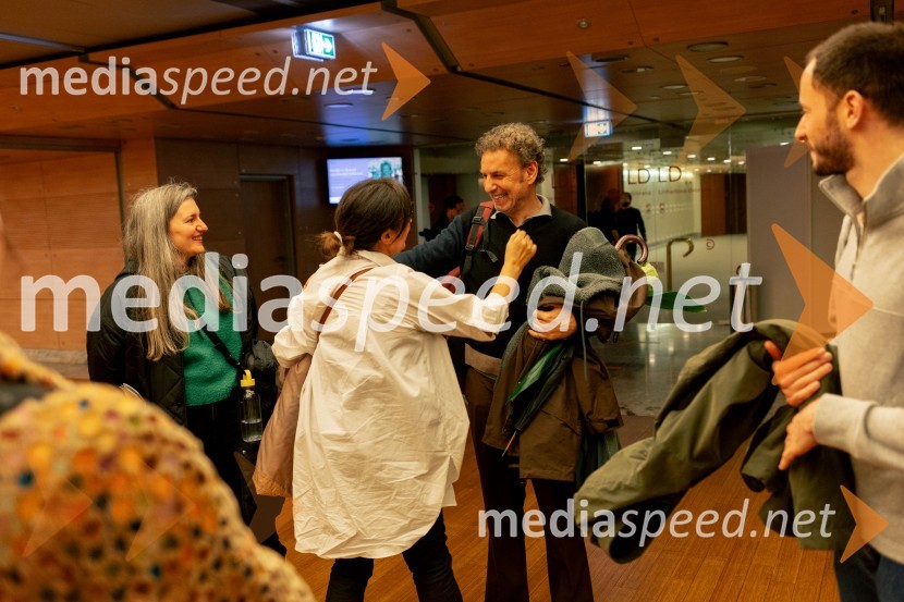  ... ;  ... ;  Wim Vandekeybus, režiser in koreografWim Vandekeybus / Ultima Vez & KVS: roke se ne dotikajo tvojega dragocenega mene, plesna predstava v Cankarjevem domu