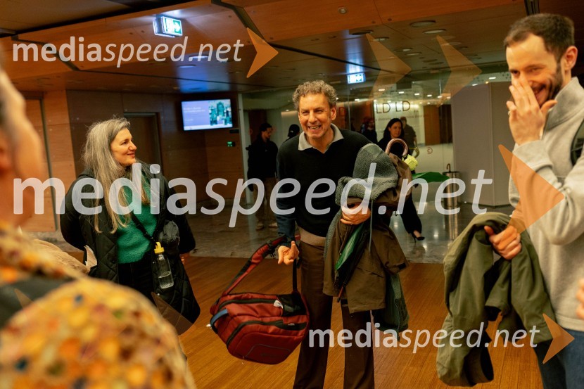  ... ;  Wim Vandekeybus, režiser in koreograf;  ... Wim Vandekeybus / Ultima Vez & KVS: roke se ne dotikajo tvojega dragocenega mene, plesna predstava v Cankarjevem domu