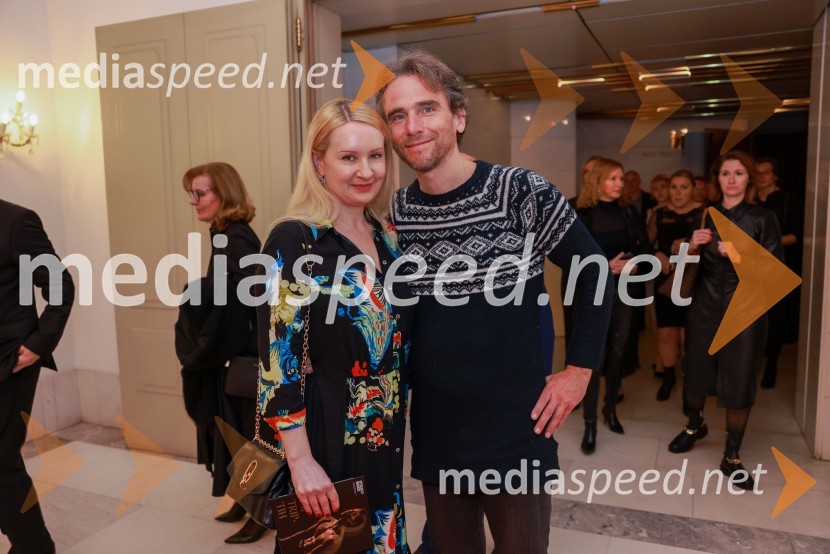  Tina Šrot, novinarka uredništva oddaj o kulturi na TVS;  ... MYTH, RAIN DOGS, APERTURE, baletni triptih, premiera v SNG Maribor