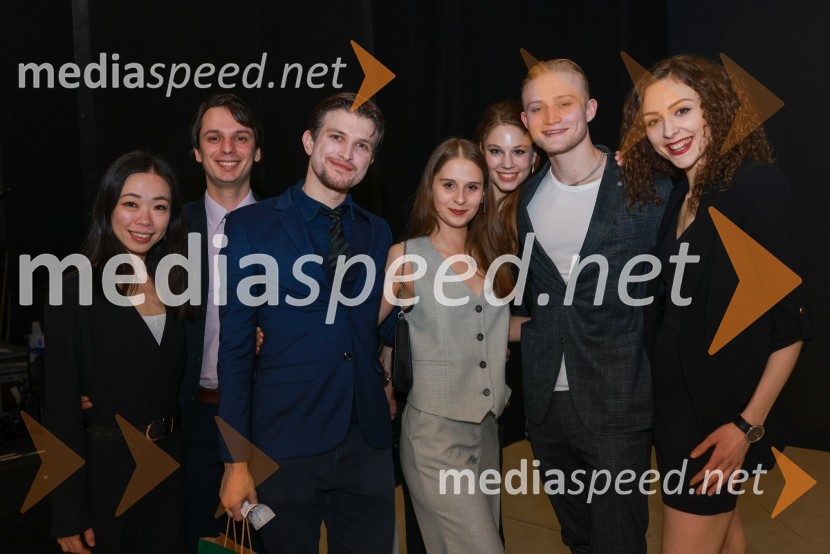  Satomi Netsu, baletna plesalka;  ... ;  Tomaž Viktor Abram Golub, baletni plesalec;  Ema Perić, baletna plesalka;  Tea Bajc, baletna plesalka;  Christopher Thompson, baletni plesalec;  Monja Obrul, baletna plesalkaMYTH, RAIN DOGS, APERTURE, baletni triptih, premiera v SNG Maribor