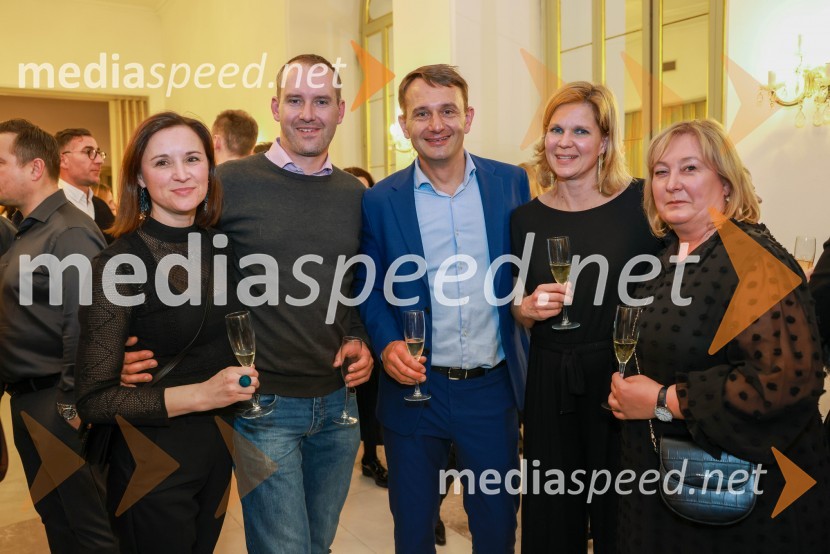  Mojca Remic, Sava Infond;  Luka Remic, poslovni direktor, Remax bazeni;  Žiga Remic, tehnični direktor, Remax bazeni;  Irena Plej, Remax bazeni;  ... MYTH, RAIN DOGS, APERTURE, baletni triptih, premiera v SNG Maribor